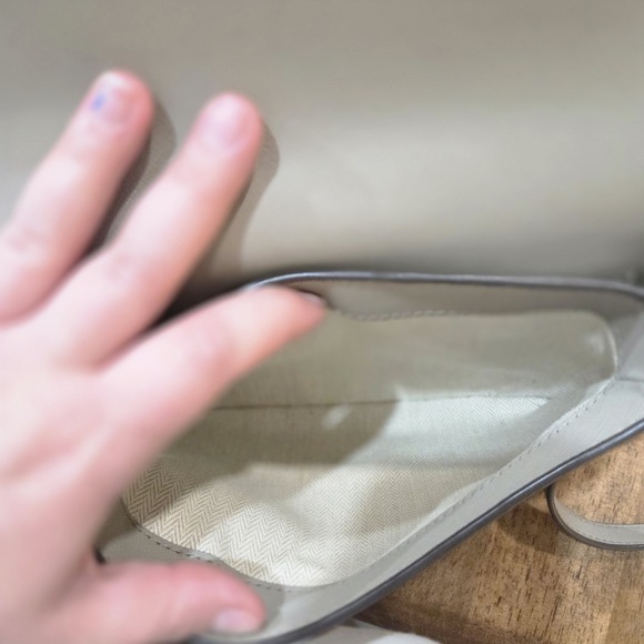 Tory Burch Women's Emerson Gray Chalk Crossbody Purse - Picture 5 of 9